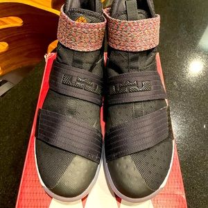 Lebron James Soldier 10